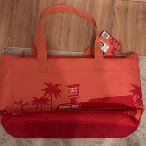 NWT Trader Joe’s Large Reusable Insulated Bag